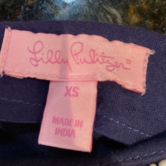 Lilly Pulitzer Sarah True Navy
Beaded Embellished Tunic 3/4 sleeve! Size XS - Picture 8 of 9